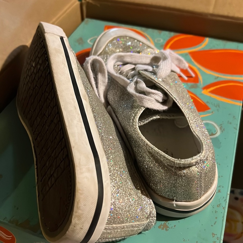 Like new kids size 4 silver sparkly sneakers